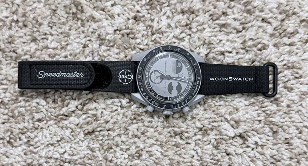 Omega x Swatch Bioceramic MoonSwatch Mission to Earthphase SO33M700 Watch